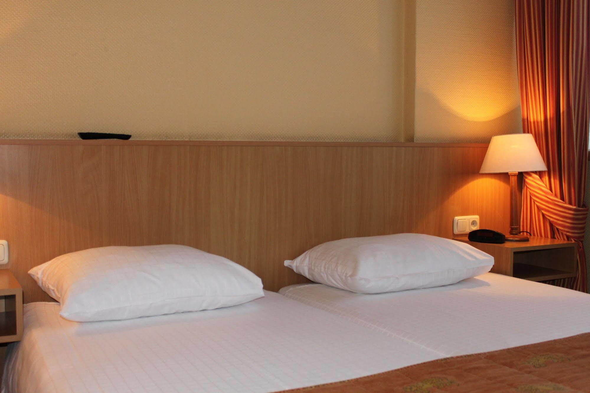 Hotel Restaurant De Zwaan Raalte Dış mekan fotoğraf